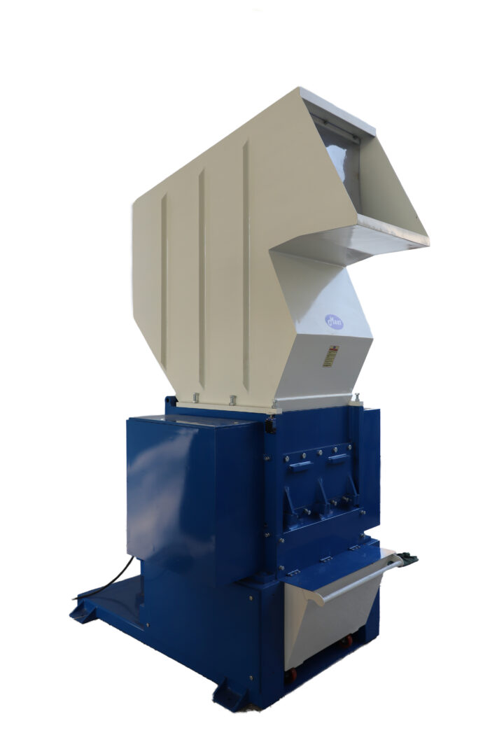MR-600 24 inch plastic granulator machine grinding large drums, PET bottles, and thick-walled plastic parts
