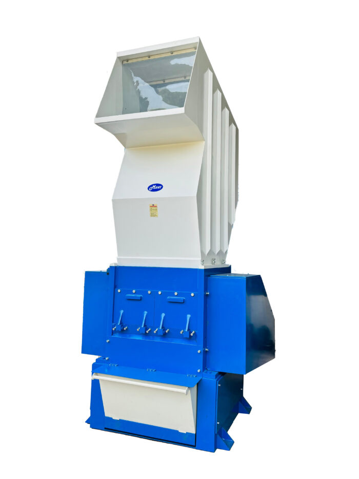MR-800 32 inch plastic granulator machine grinding 120L barrels, auto parts, chairs, and thick plastic waste